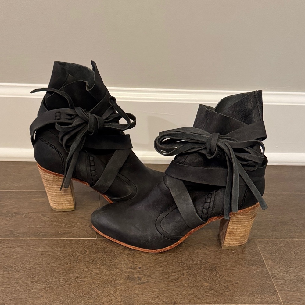 Free People Seven Wonders Lace Up Ankle Boots Leather Wrap Tie Block Heel Boho
